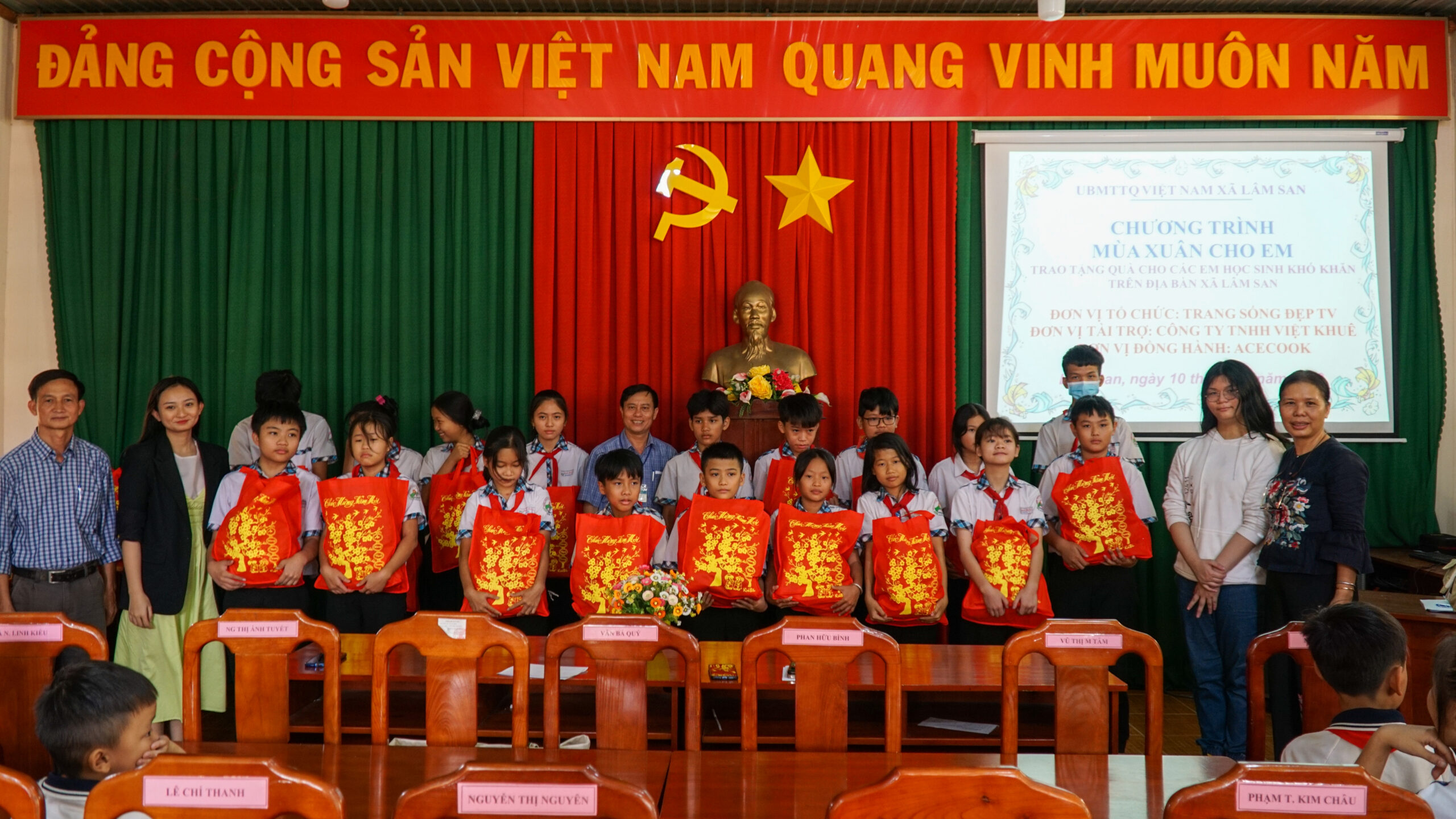Mang Xuân về với học sinh khó khăn tại Lâm San - Đồng Nai