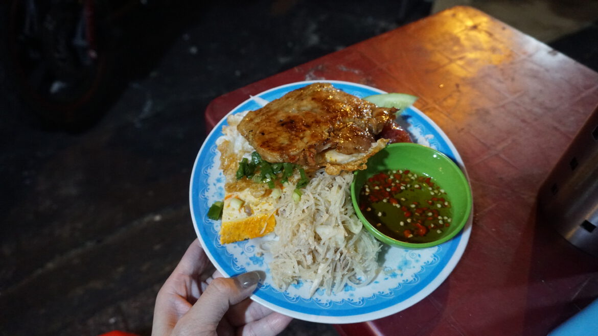 “5 đời nhà cô bán cơm tấm”